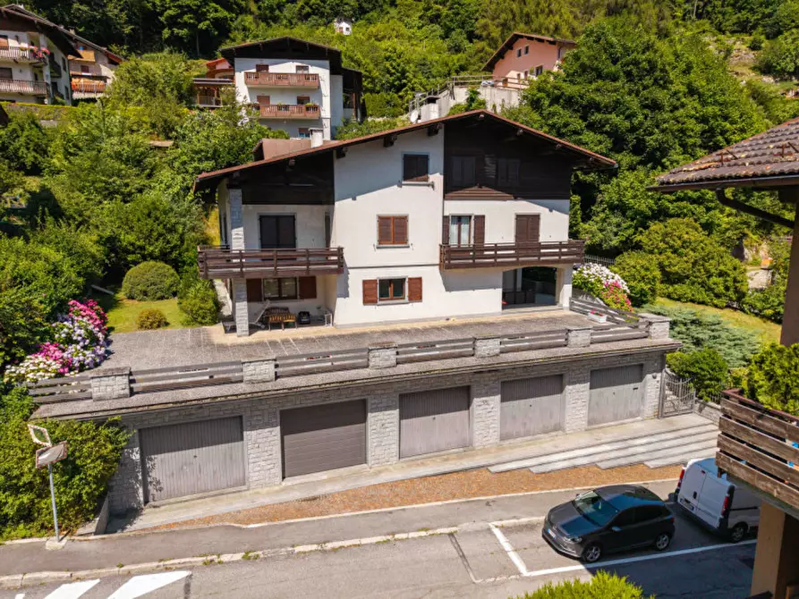 Immagine 1 di Villa in vendita  in Via Condino a Tione Di Trento