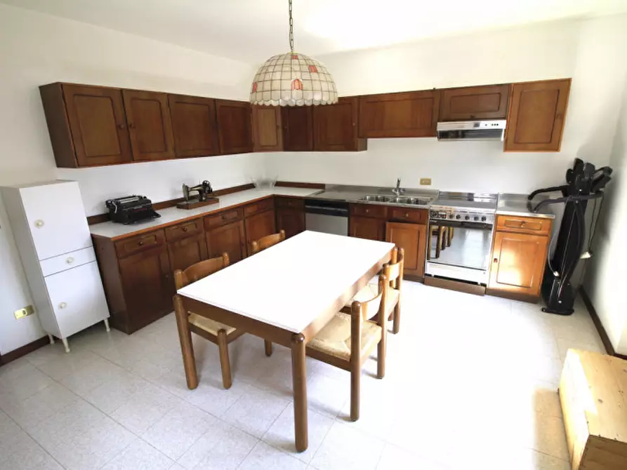 Immagine 21 di Villa in vendita  in Via Condino a Tione Di Trento