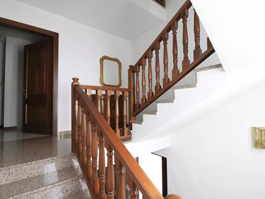 Immagine 25 di Villa in vendita  in Via Condino a Tione Di Trento