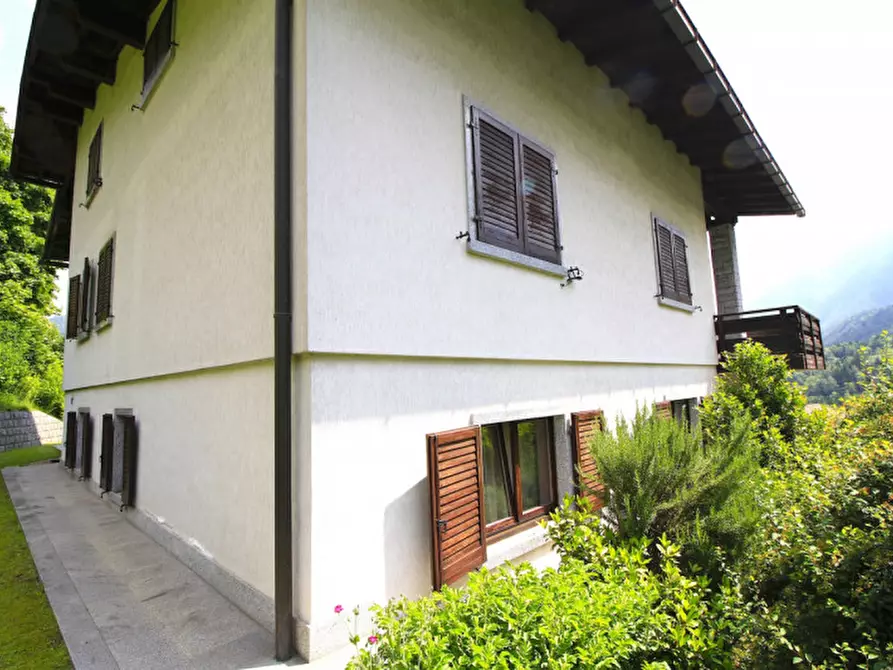 Immagine 27 di Villa in vendita  in Via Condino a Tione Di Trento