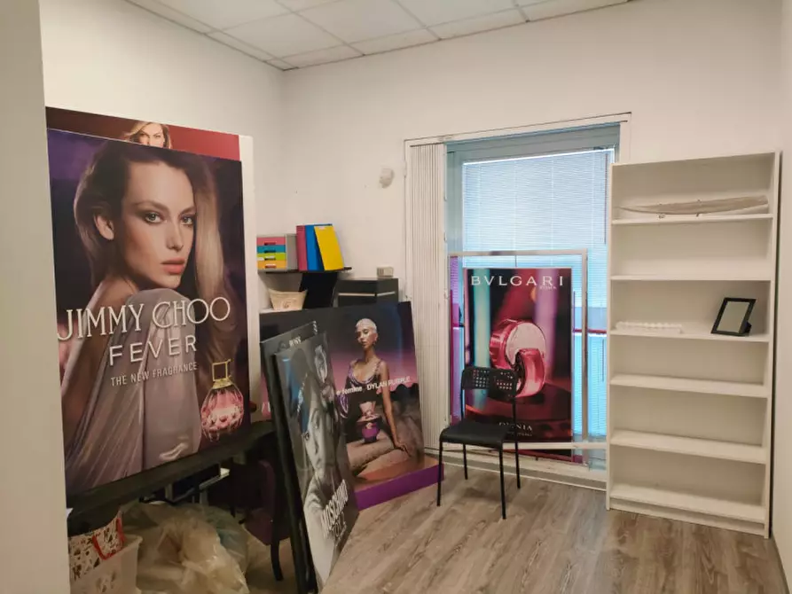 Immagine 7 di Negozio in affitto  in piazza mazzini a Trissino