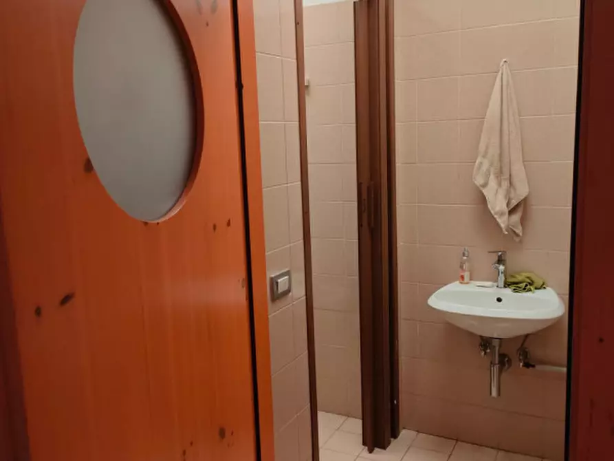 Immagine 8 di Negozio in affitto  in piazza mazzini a Trissino