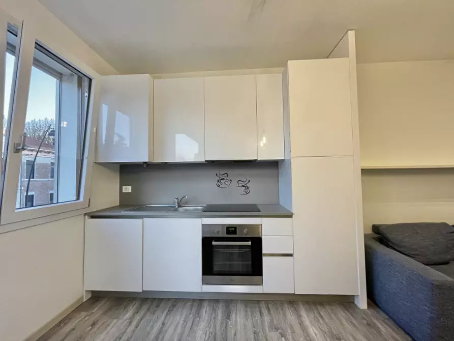 Immagine 2 di Appartamento in vendita  in Viale Erminia Fuà Fusinato, a Rovigo