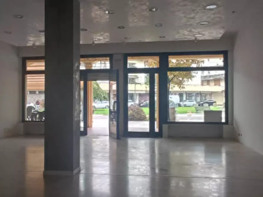 Immagine 5 di Negozio in affitto  in Viale Stazione a Montegrotto Terme