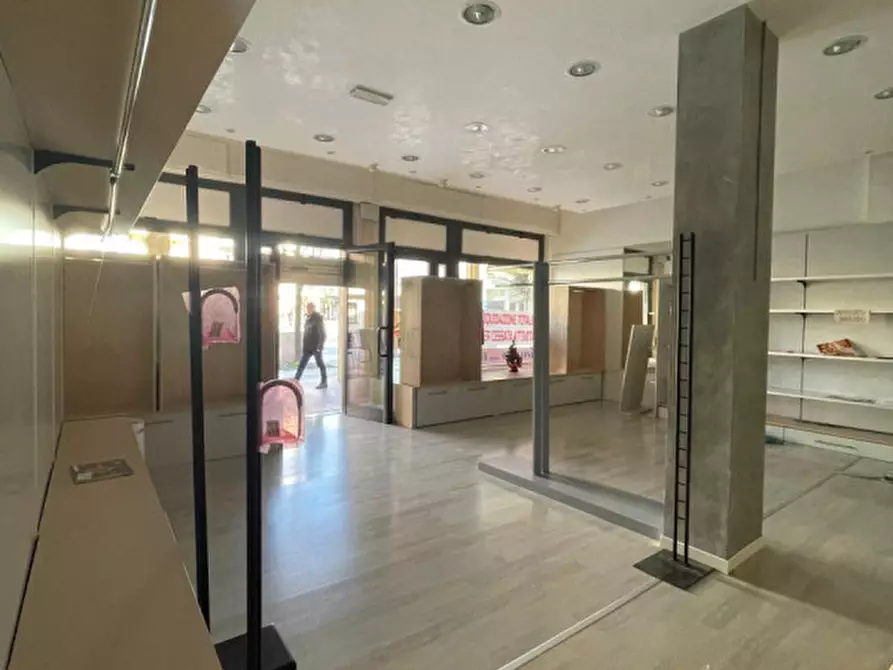 Immagine 10 di Negozio in affitto  in Viale Stazione a Montegrotto Terme
