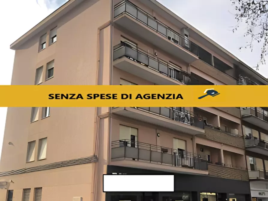 Immagine 1 di Negozio in vendita  in Viale Livio Salinatore n. 51 e 53 a Forli'