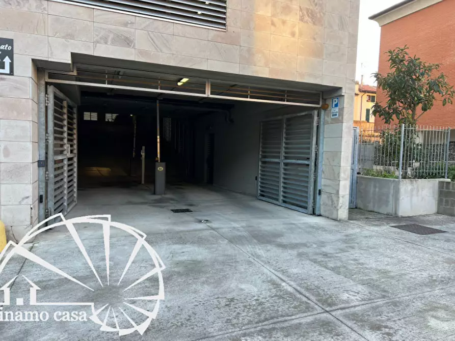 Immagine 2 di Posto auto in affitto  a Prato