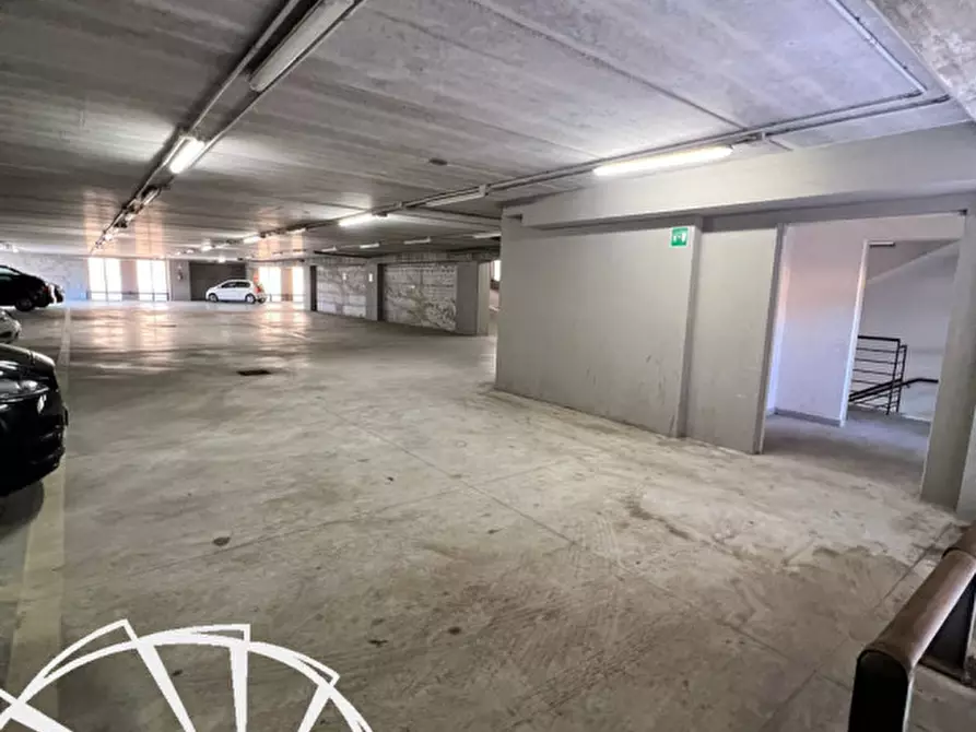 Immagine 3 di Posto auto in affitto  a Prato