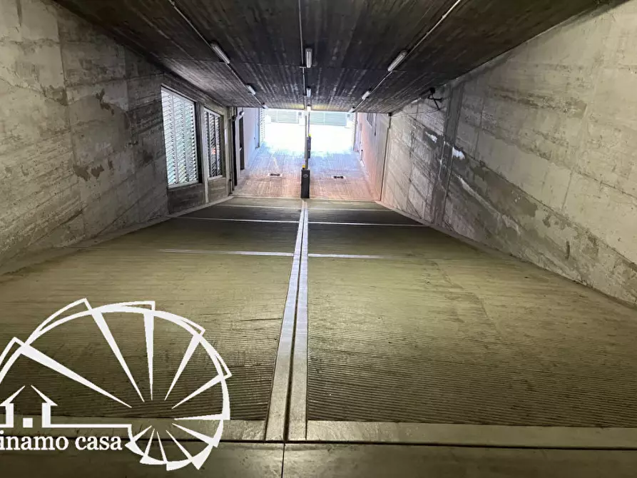 Immagine 5 di Posto auto in affitto  a Prato