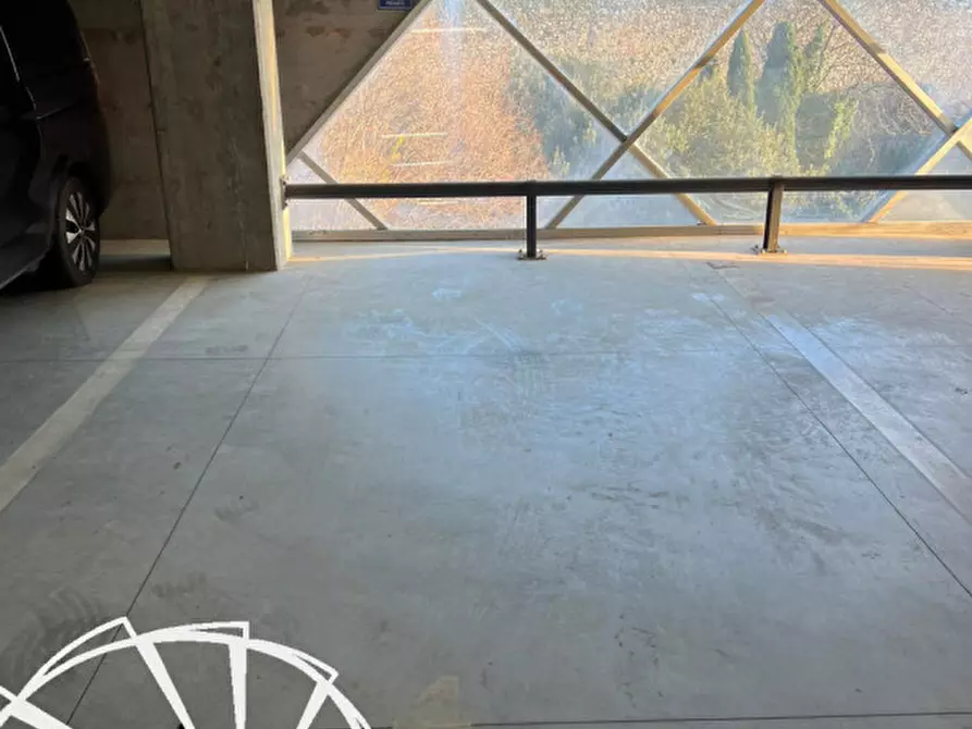 Immagine 7 di Posto auto in affitto  a Prato