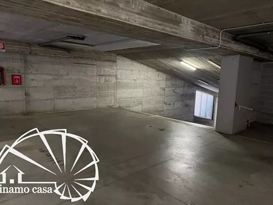 Immagine 10 di Posto auto in affitto  a Prato