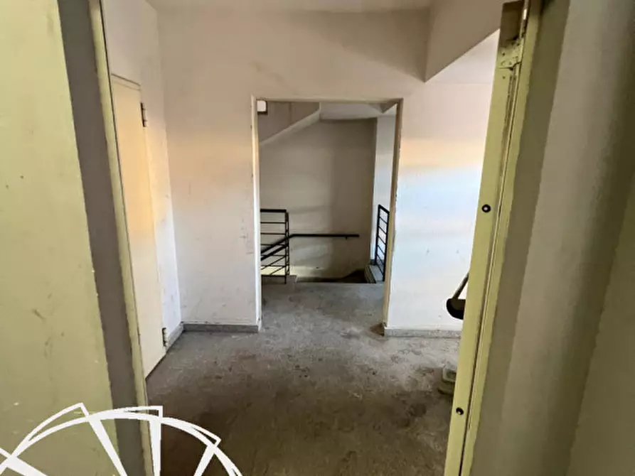 Immagine 12 di Posto auto in affitto  a Prato