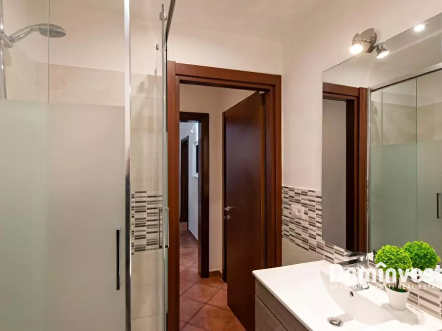 Immagine 7 di Attività commerciale in vendita  in Via Piemonte a Roma