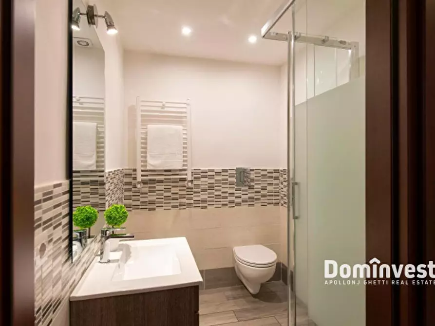 Immagine 8 di Attività commerciale in vendita  in Via Piemonte a Roma