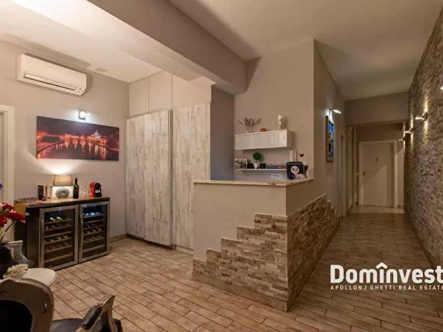 Immagine 3 di Attività commerciale in vendita  in Via XXIV Maggio a Roma