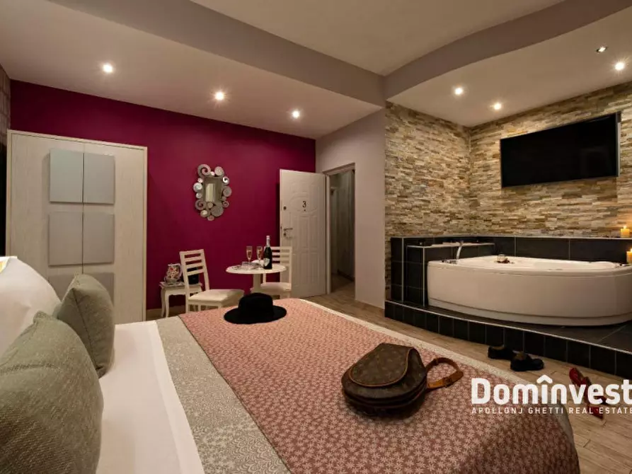 Immagine 5 di Attività commerciale in vendita  in Via XXIV Maggio a Roma