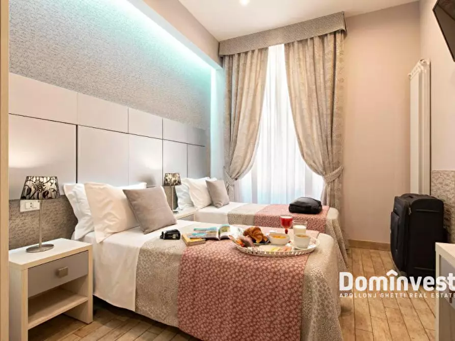 Immagine 13 di Attività commerciale in vendita  in Via XXIV Maggio a Roma