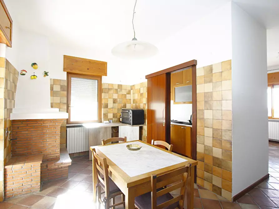 Immagine 8 di Attico in vendita  in Viale Italia a Matino