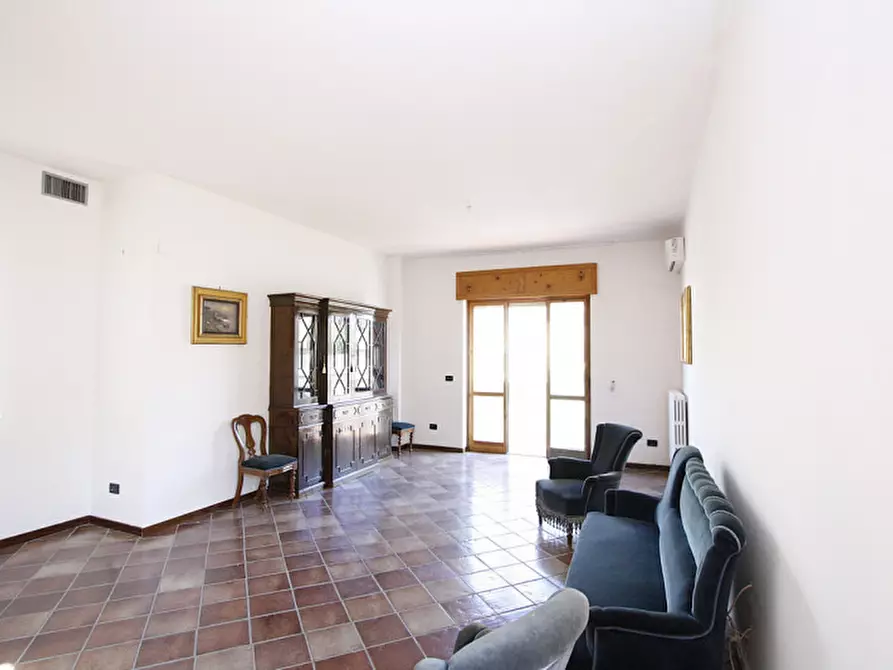 Immagine 14 di Attico in vendita  in Viale Italia a Matino