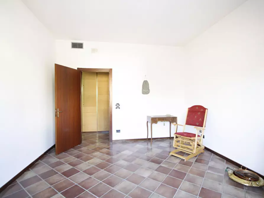 Immagine 24 di Attico in vendita  in Viale Italia a Matino