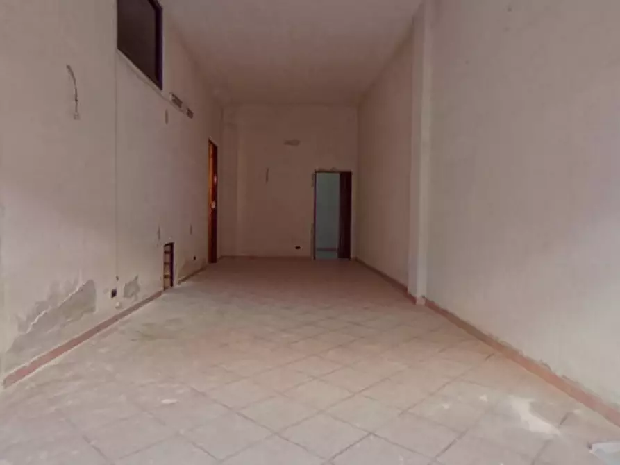 Immagine 2 di Magazzino in vendita  a Fasano