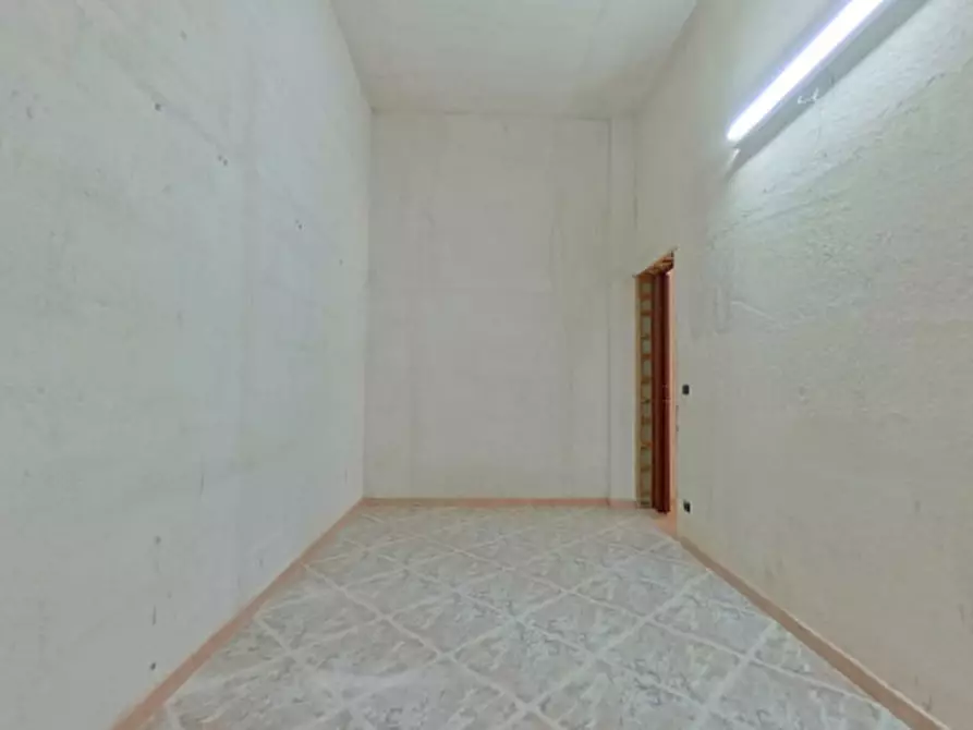 Immagine 8 di Magazzino in vendita  a Fasano