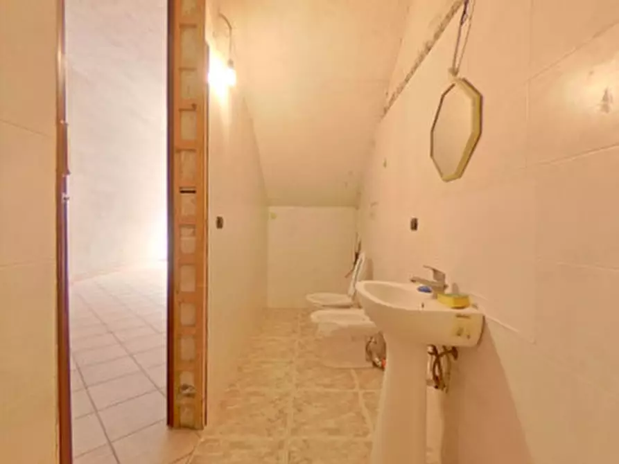 Immagine 9 di Magazzino in vendita  a Fasano