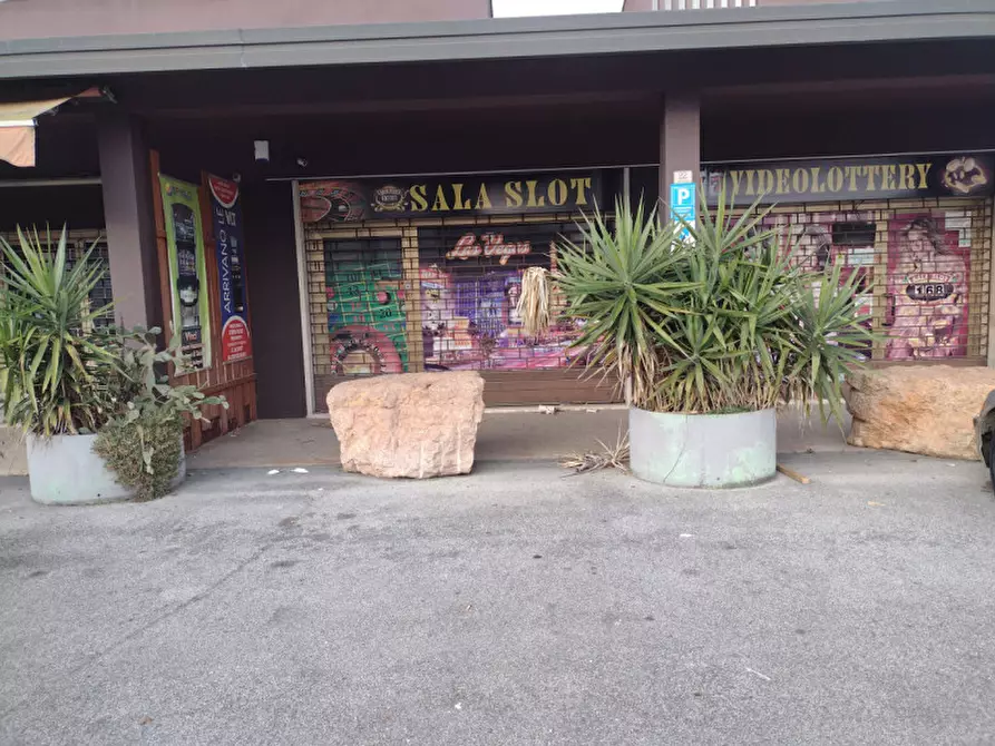 Immagine 2 di Negozio in affitto  a Loreggia