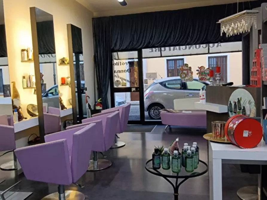 Immagine 3 di Attività commerciale in vendita  in piazza matteotti a Castel Goffredo