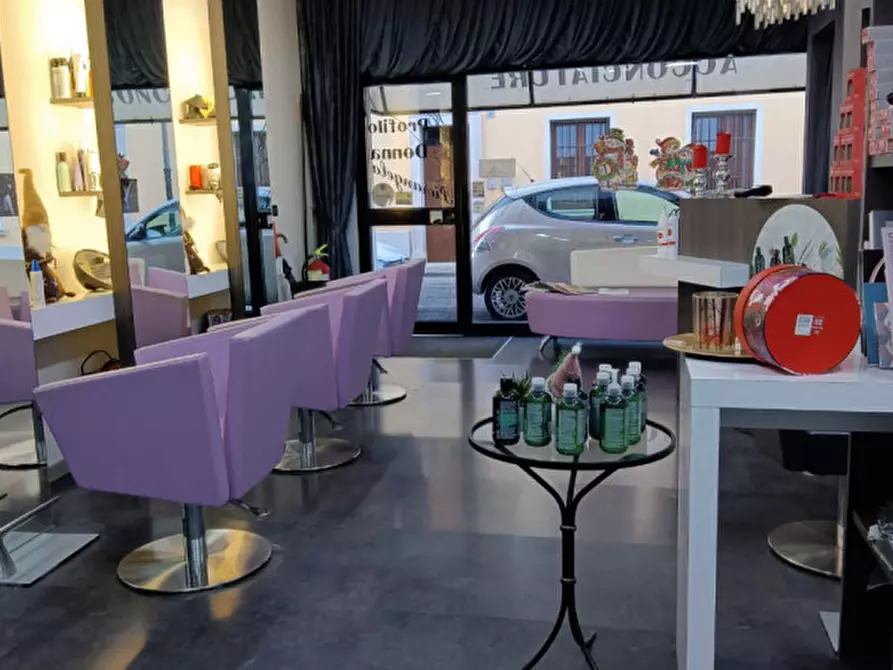 Immagine 4 di Attività commerciale in vendita  in piazza matteotti a Castel Goffredo