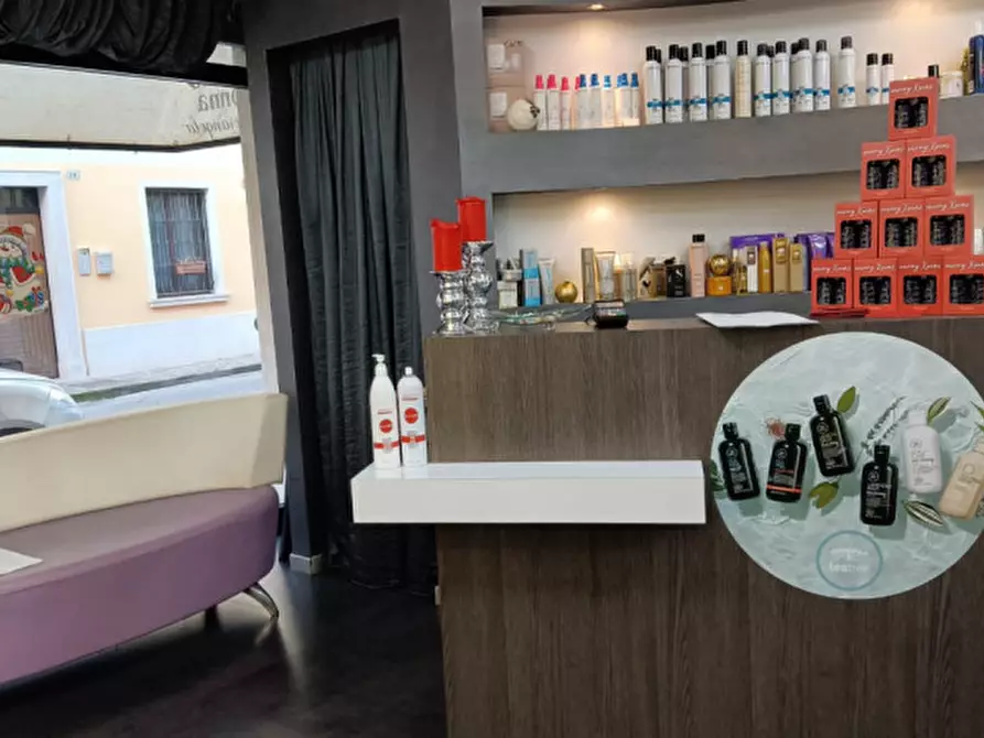 Immagine 11 di Attività commerciale in vendita  in piazza matteotti a Castel Goffredo