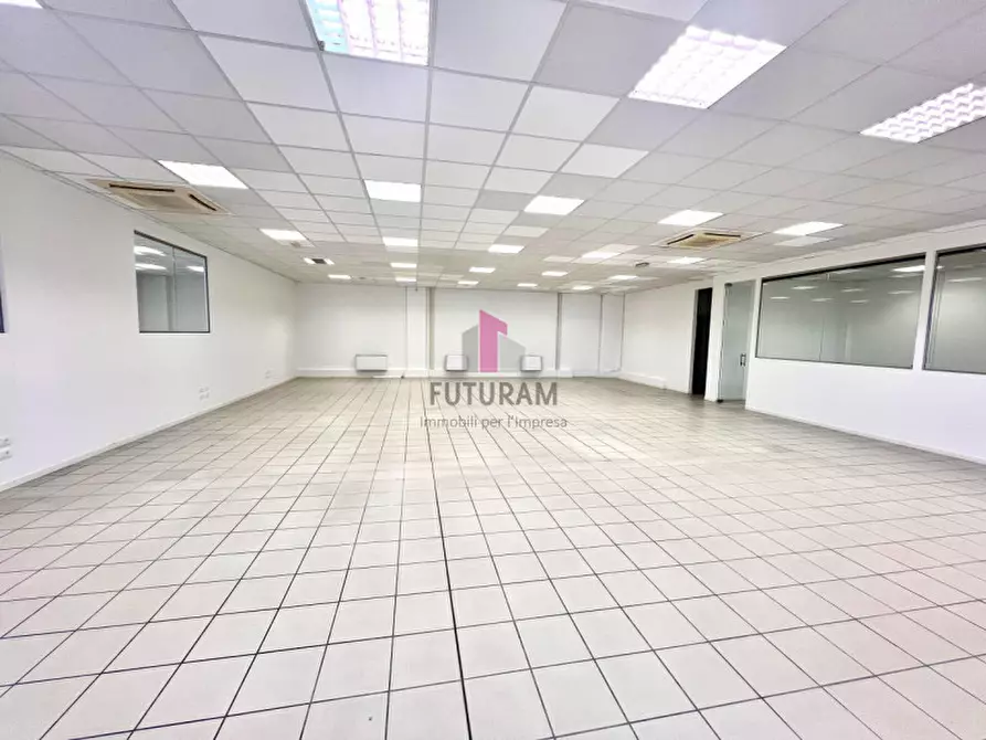 Immagine 11 di Ufficio in affitto  a Vicenza