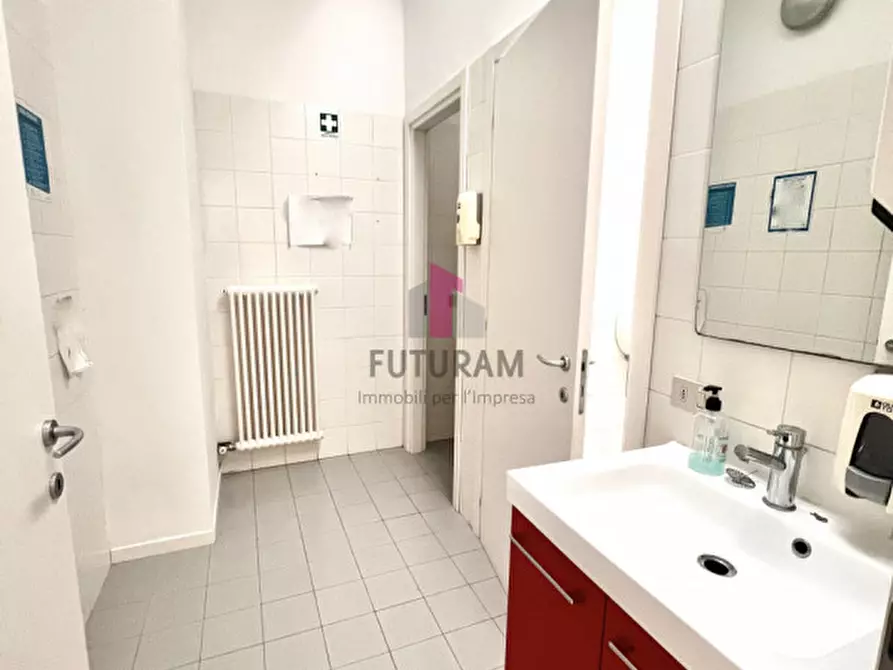 Immagine 15 di Ufficio in affitto  a Vicenza