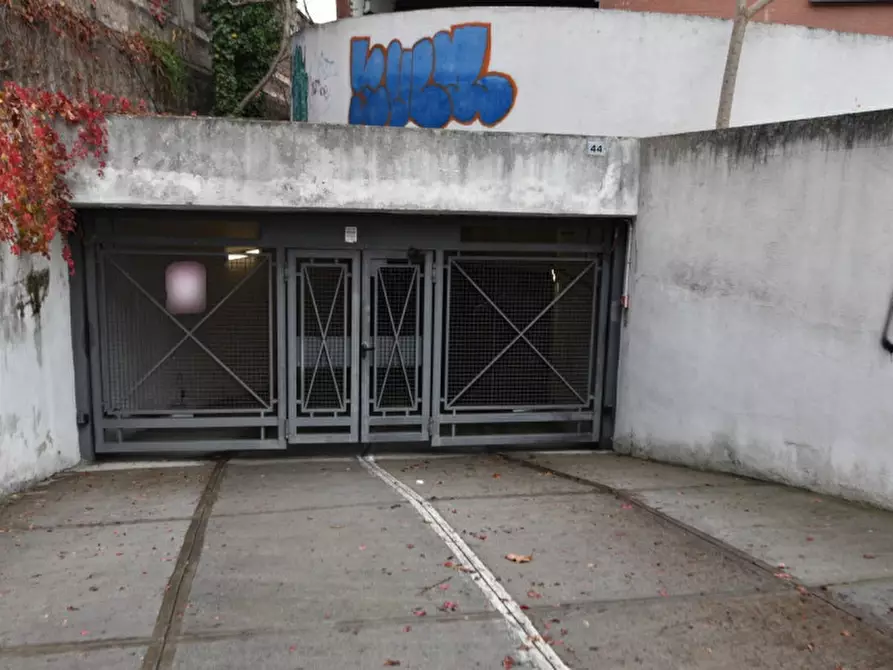 Immagine 1 di Garage in vendita  in Via Michele Carcani a Roma