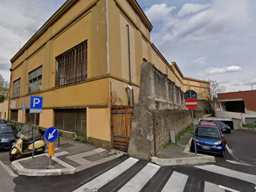 Immagine 1 di Garage in vendita  in Via Michele Carcani a Roma