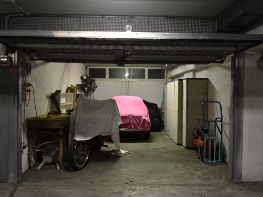 Immagine 4 di Garage in vendita  in Via Michele Carcani a Roma