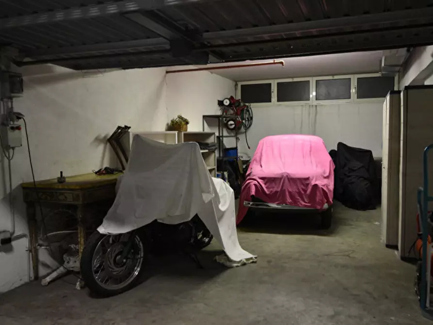 Immagine 5 di Garage in vendita  in Via Michele Carcani a Roma