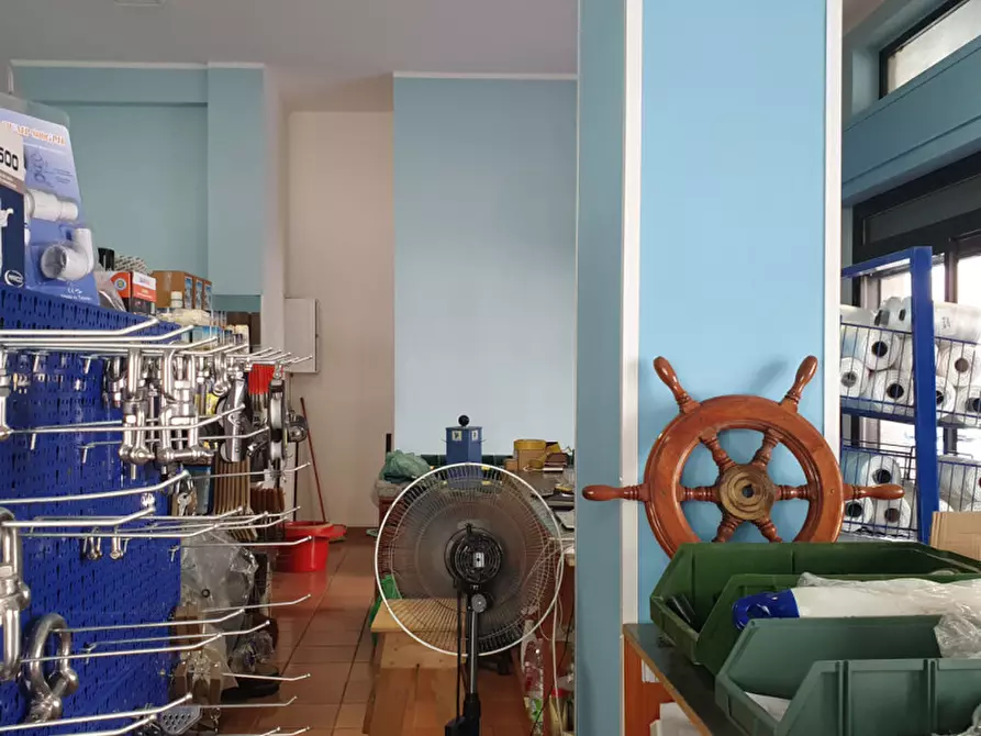 Immagine 3 di Attività commerciale in vendita  in via san lazzaro a Gallipoli