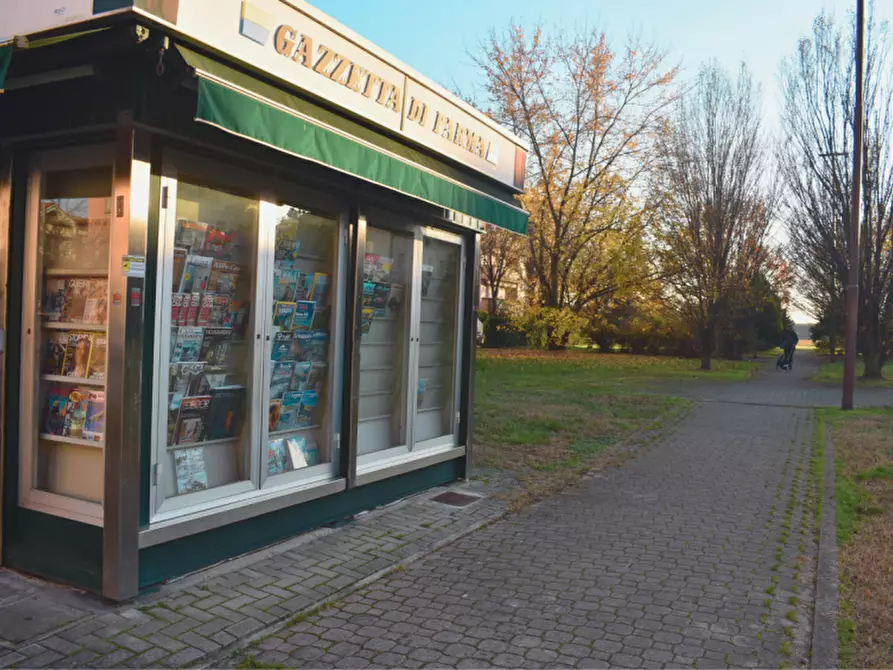 Immagine 4 di Attività commerciale in vendita  in via De Chirico a Parma