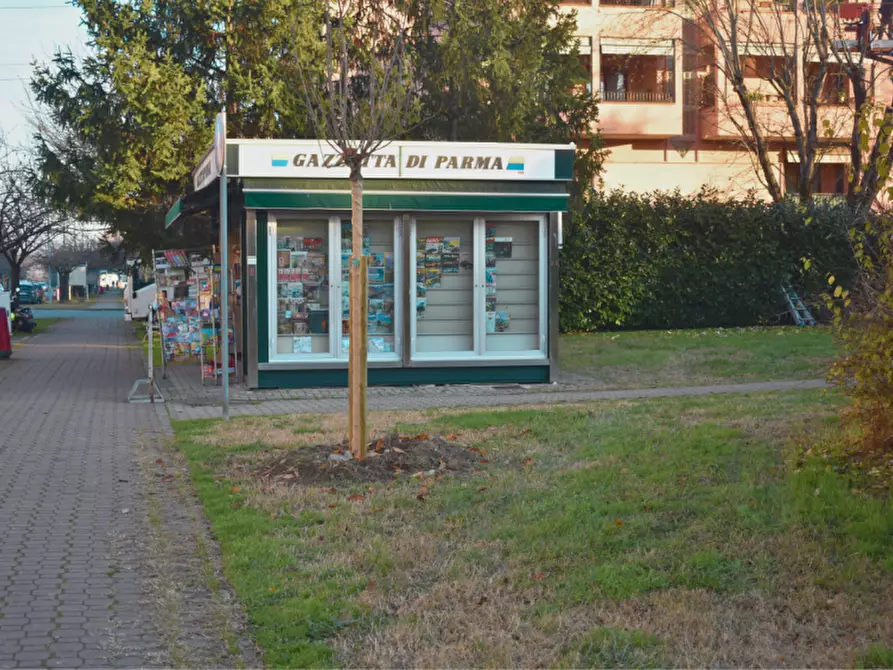 Immagine 8 di Attività commerciale in vendita  in via De Chirico a Parma