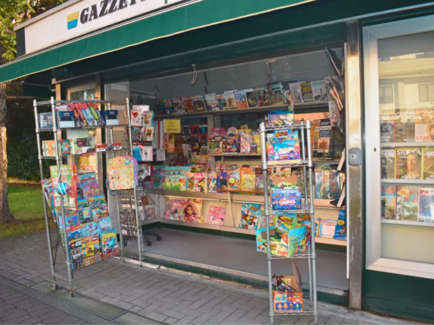 Immagine 11 di Attività commerciale in vendita  in via De Chirico a Parma