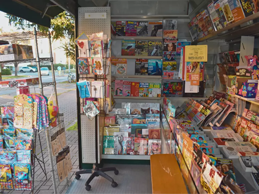 Immagine 12 di Attività commerciale in vendita  in via De Chirico a Parma