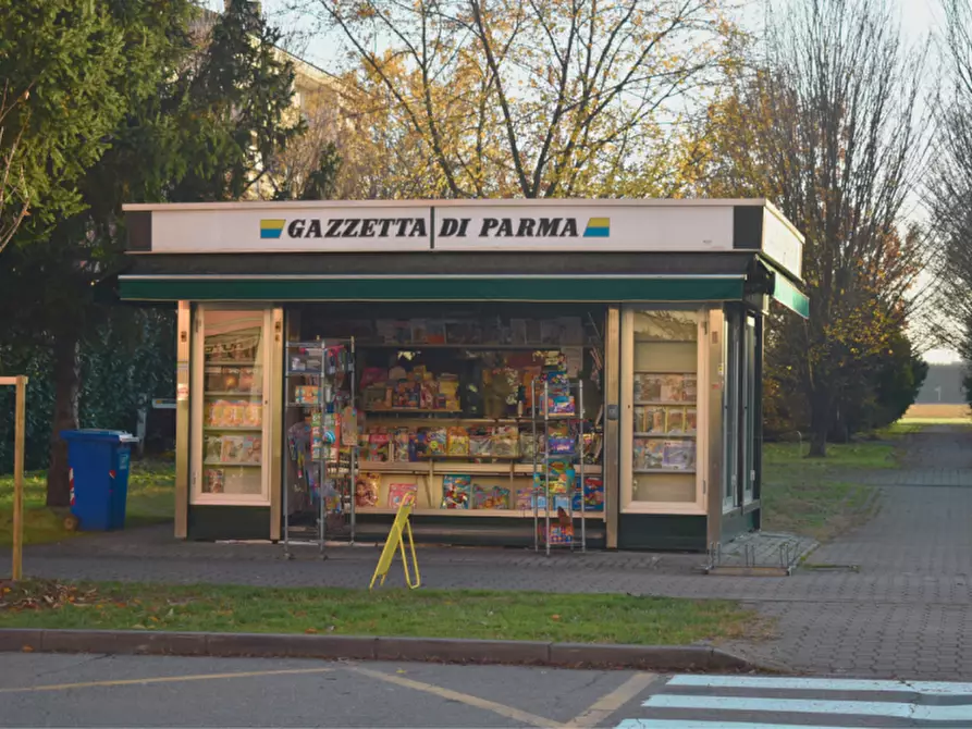 Immagine 13 di Attività commerciale in vendita  in via De Chirico a Parma