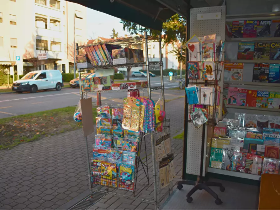 Immagine 14 di Attività commerciale in vendita  in via De Chirico a Parma