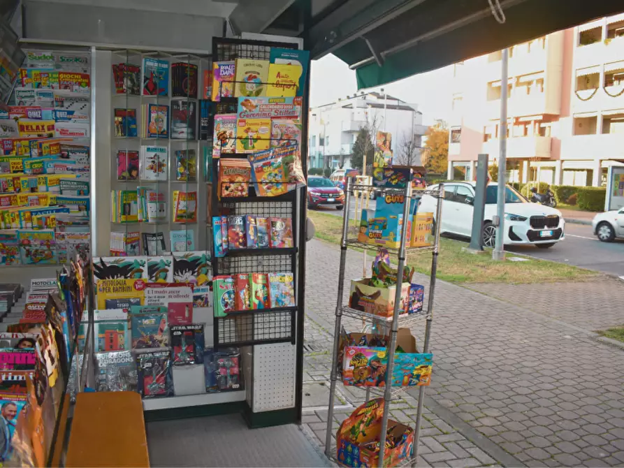 Immagine 16 di Attività commerciale in vendita  in via De Chirico a Parma