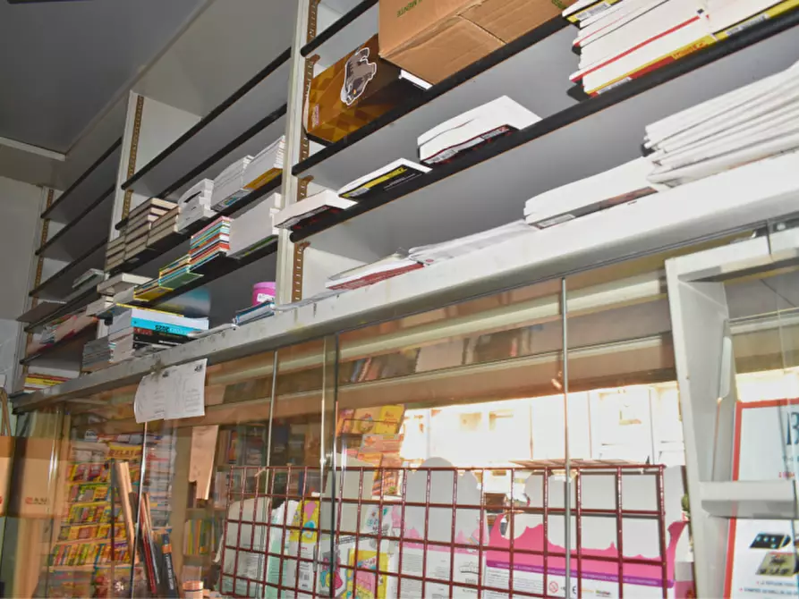 Immagine 23 di Attività commerciale in vendita  in via De Chirico a Parma