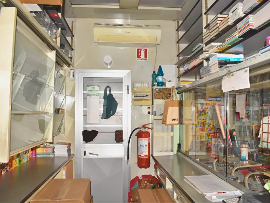 Immagine 25 di Attività commerciale in vendita  in via De Chirico a Parma