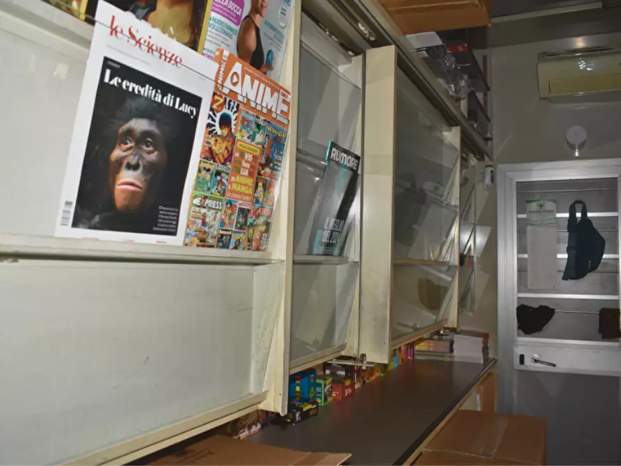 Immagine 26 di Attività commerciale in vendita  in via De Chirico a Parma