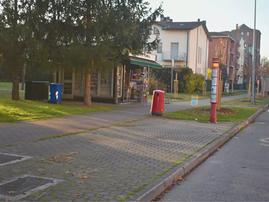 Immagine 29 di Attività commerciale in vendita  in via De Chirico a Parma