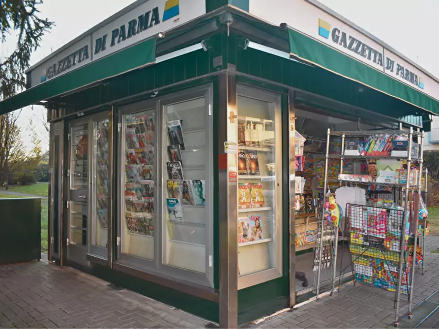 Immagine 30 di Attività commerciale in vendita  in via De Chirico a Parma